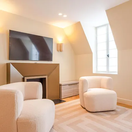Louvre Saint Honore Apartment