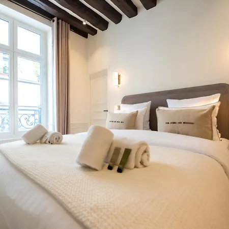 Louvre Saint Honore Apartment