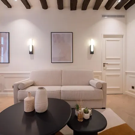 Louvre Saint Honore Apartment *