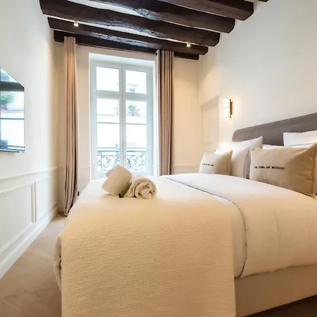 Louvre Saint Honore Apartment