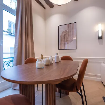 Louvre Saint Honore Apartment